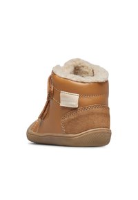 Braune Lederstiefelette mit einem weichen Fleecefutter, Wildlederelementen und einem Klettverschluss. Strukturiertes Gummisohle und verstärkte Nähte.