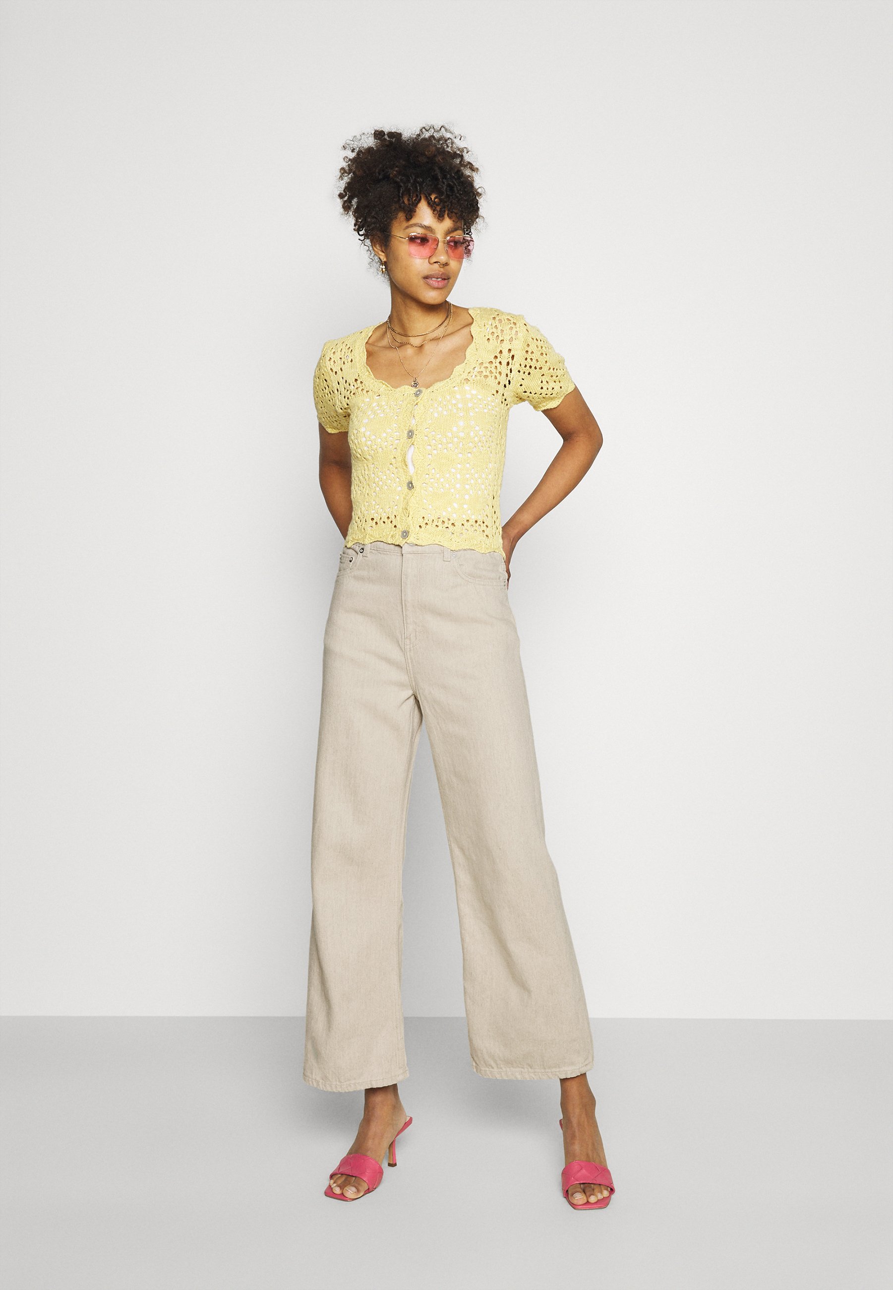 Weekday LINEAR - Flared Jeans - beige 