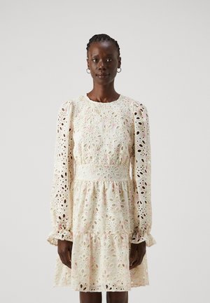 Vero Moda Tall VMKENSA SHORT DRESS - Kokteilinė suknelė / vakarėlių suknelė - snow white