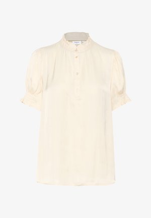 Blusa crema con colletto arricciato, maniche corte a sbuffo e chiusura con bottoni. Realizzata in un tessuto liscio con una leggera lucentezza.