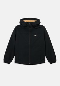 Jachetă neagră cu glugă, cu fermoar în față, manșete elastice, două buzunare laterale și un mic patch cu logo pe pieptul stâng.