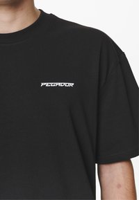 Pegador DEVON OVERSIZED TEE - T-shirts med print - black