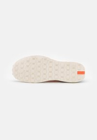 Nike Sportswear W NIKE WAFFLE ONE - Sapatilhas - pearl white/rush orange/madder root/game royal/sail