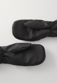 Moufles noires imperméables avec une texture lisse, une forme arrondie, des poignets élastiques et un design minimaliste. Pas de marques ni d'accents visibles.