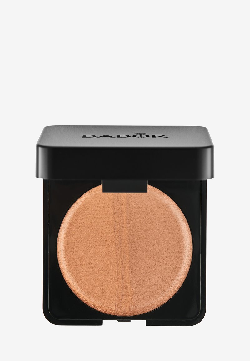 Bronceador en un compacto cuadrado negro. El producto presenta una superficie redonda y brillante en bronce con una textura sutil y el logo de Babor en la tapa.
