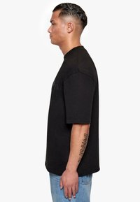 Dropsize HEAVY LOGO PUFFER  - Camiseta estampada - black