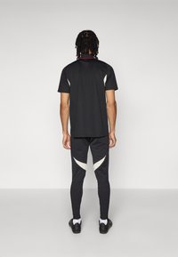 adidas Performance LIVERPOOL FC TIRO 25 COMPETITION TRAINING PANTS - Article de supporter d'équipe de club - black
