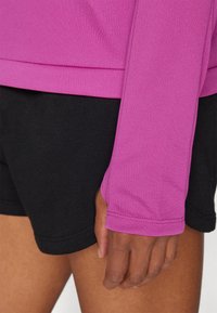 Nike Performance Camiseta de manga larga - hot fuchsia
