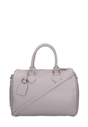 Borsa a tracolla in pelle grigia con doppi manici, tracolla rimovibile, accenti a forma di diamante e hardware dorato. Texture liscia, forma arrotondata.