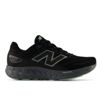Zwarte New Balance hardloopschoen met grijze zool, reflecterend "N" logo, "680" label en groene accenten op de buitenzool en de tongbranding.