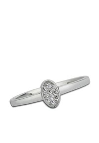 Bague en argent avec un centre ovale orné de plusieurs petites pierres précieuses claires. Anneau lisse avec une finition polie, design minimaliste.