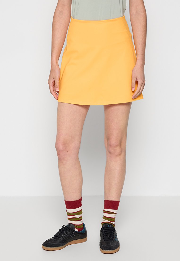 Girlfriend Collective Shorts oranje