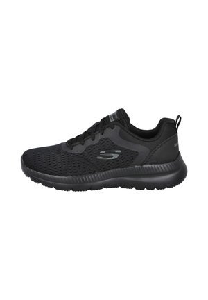 Zapatilla deportiva negra Skechers con parte superior de malla, cordones en la parte delantera, suela acolchada y logo de la marca en el lateral y en la lengüeta del talón.