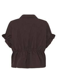 Blouse à manches courtes marron foncé avec taille froncée et poignets volantés, dotée d'un col et d'une coupe ample.