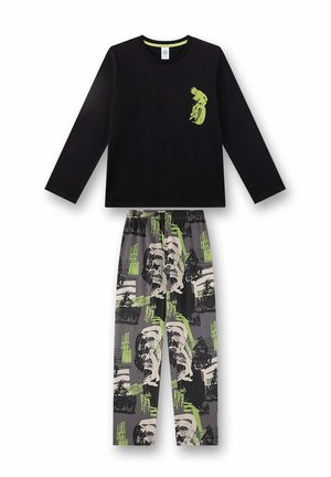 Camicia nera a maniche lunghe con grafica di motociclista verde e pantaloni grigi con motivi astratti e di motociclette verdi, nere e bianche.