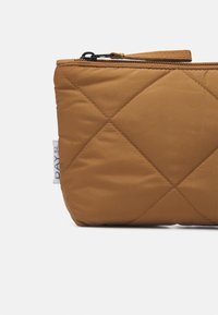 DAY ET MINI UNISEX - Estojo - bronze brown