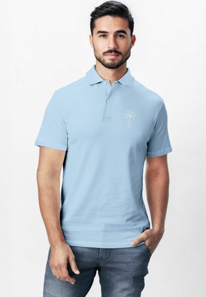 MIT GRAFIK PALME – KURZARM  - Poloshirt - hellblau