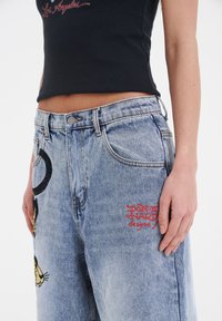 Ed Hardy PANTHER CRAWL  - Shorts di jeans - bleach
