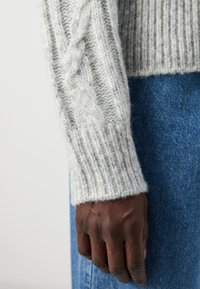 Vero Moda Tall VMBAILY HIGHNECK  - Striktrøje - light grey melange