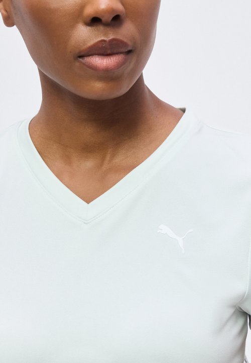 PUMA TAD ESSENTIAL V NECK TEE - Sports T-shirt - créme de mint — photo 6
