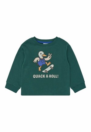 Ciemnozielona koszulka niemowlęca z długim rękawem z kreskówkową kaczką w niebieskich ogrodniczkach na deskorolce i napisem "QUACK & ROLL!" na przodzie.