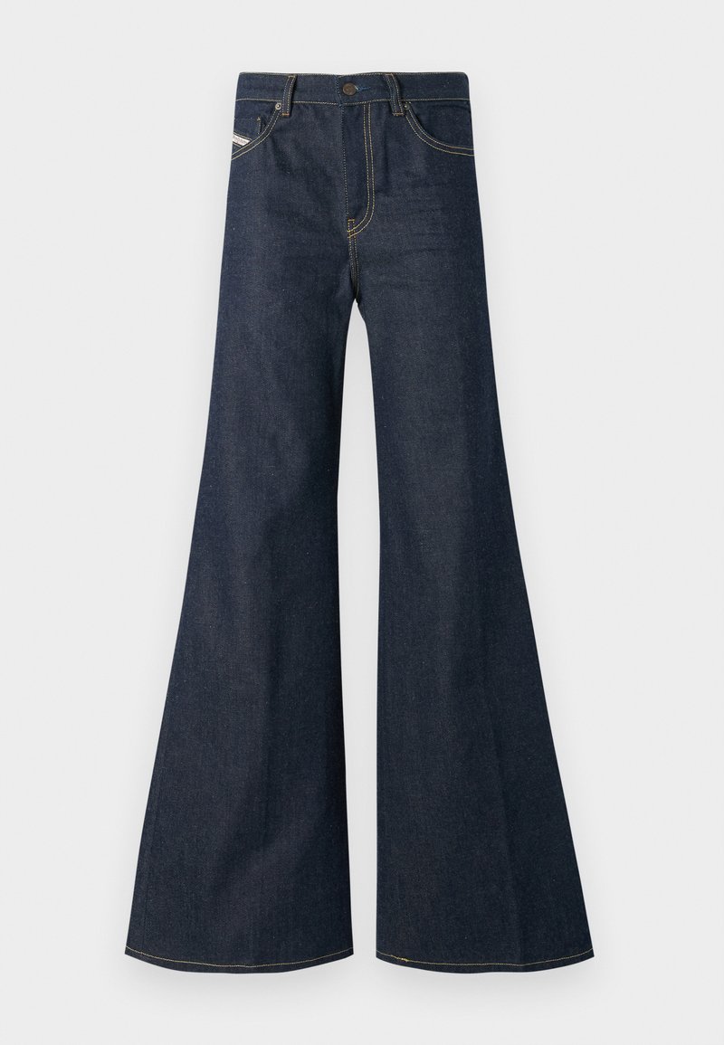 Dunkelblaue ausgestellte Jeans aus Denim, mit hohem Bund, goldenen Nähakzenten und zwei Fronttaschen mit Knopfverschluss.