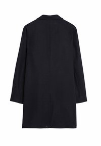 Zwarte wollen jas met een lang model, reverskraag en lange mouwen. Heeft een rechte pasvorm met een centrale naad aan de achterkant.