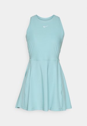 Lys bl�å atletisk kjole med tank top-design, laget av glatt stoff. Har et Nike-logo på brystet og en volangskjørt.