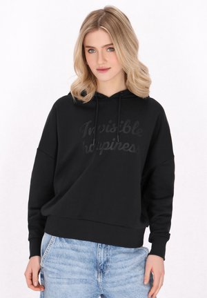 Schwarzer Kapuzenpullover mit lockerer Passform, gerippten Bündchen und einem dezenten, strukturierten Druck "Unsichtbares Glück" auf der Vorderseite.