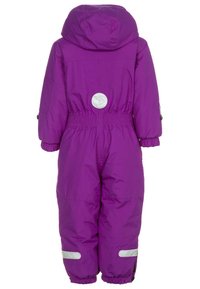 Fioletowy dziecięcy kombinezon narciarski z kapturem, elastycznym paskiem w talii, odblaskowymi akcentami na nogawkach i okrągłym logo z tyłu. Materiał wodoodporny.