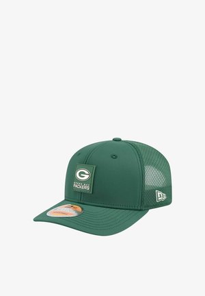 Green cap with a flat brim, made of smooth fabric, featuring a mesh back. Front has a square patch with "Green Bay Packers" logo.