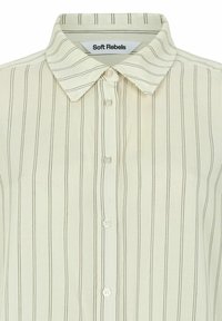 Kremowa koszula z guzikami, w pionowe szare paski, z punktowym kołnierzykiem i metką "Soft Rebels". Wykonana z lekkiego, gładkiego materiału.