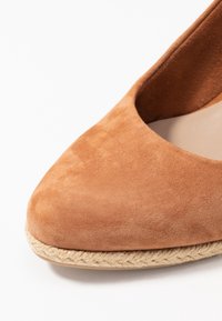 Tamaris Escarpins compensés - cognac