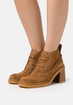 Botines de tacón - tan