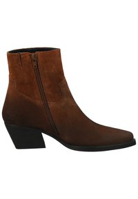 Stivali alla caviglia in suede marrone con punta appuntita, zip laterale e tacco basso nero. Texture liscia con una sfumatura di colore che va da scura a chiara.