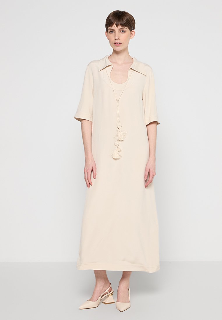By Malene Birger Maxi-jurk beige By Malene Birger Maxi-jurk beige