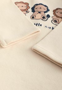 Thumbnail Image 9