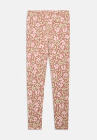 Lágy barna háttéren pink virágmintás leggings, zöld levelekkel. Puha anyagból készült, testhezálló fazon, rugalmas derékpánttal.