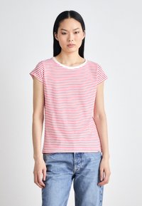 Mads Nørgaard STRIPE TEASY TEE - Marškinėliai su spaudiniu - brilliant white/geranuim