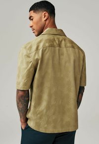 Next SHORT SLEEVE REGULAR FIT - Skjorta - neutral