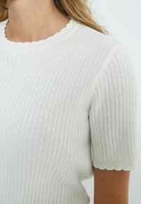 Desires DEMI - T-shirt basic - cloud dancer