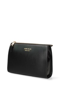 Borsa a tracolla nera in pelle con forma rettangolare, zip dorata e logo del marchio impresso sul davanti, con una superficie liscia.