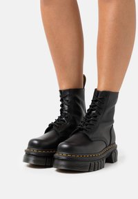 Dr. Martens - AUDRICK BOOT - Plateaustøvletter - black Miniaturebillede 1