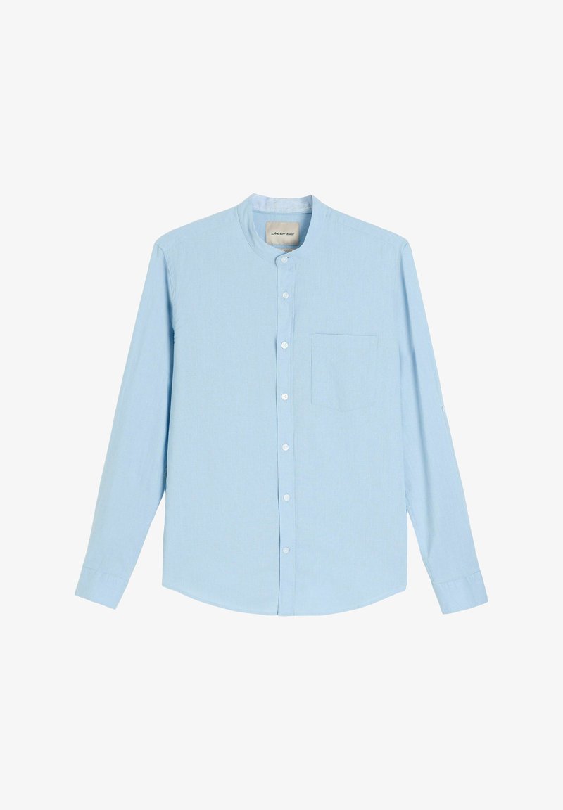 Jasnoniebieska koszula z długim rękawem, kołnierzykiem mandaryńskim, przednią kieszenią i białymi guzikami na środku.