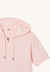 Lichtroze hoodie met korte mouwen, voorzien van een ritssluiting en een trekkoord. Heeft een logo-label aan de binnenkant van de halslijn en een soepele, zachte stoftextuur.