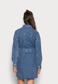 Noisy May LAURA WESTERN DRESS - Vestido de ganga - medium blue denim