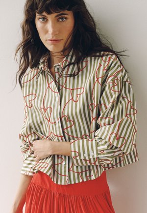Next, REGULAR FIT - OVERSIZED BOYFRIEND LONG SLEEVE SHIRT  . - Chemisier - green white stripe heart embroidered