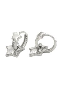 Cercei argintii în formă de stea cu suprafețe texturate, având un accent neted în formă de stea și pietre mici clare așezate pe o formă de cerc.