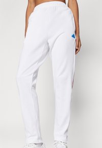 adidas Sportswear TIRO CUT 3 STRIPES TRACKPANTS - Treniņtērpa apakšdaļas - white/team navy blue/better scarlet