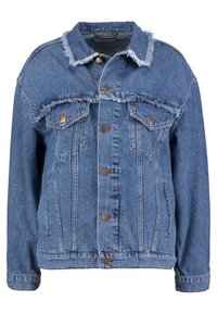 Chaqueta vaquera azul con bordes desgastados en el cuello y el pecho, cierre de botones, dos bolsillos de solapa en el pecho con botones y bolsillos laterales.